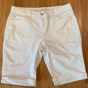 Gloria Vanderbilt Slimming Bermuda White Size 8